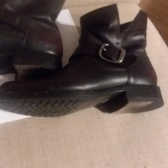 FRYE VERONICA MOTO BOOTIE- Size 8  Oxblood EUC - Picture 6 of 8